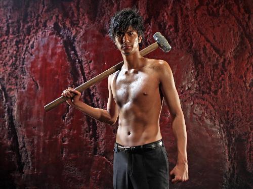 【画像・写真】もこみち　主題歌歌うバンドＰＶで肉体美披露