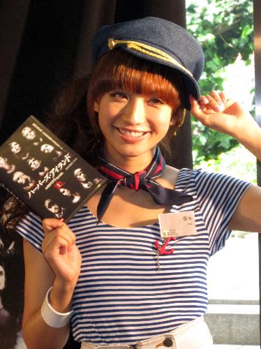 【画像・写真】優木まおみ　元バイト先で手書きポップＰＲ