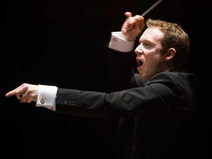 35歳の若さでヨーロッパ楽壇の中心的指揮者のひとりとなったダニエル・ハーディング　（Ｃ）Ｓｔｉｎａ Ｇｕｌｌａｎｄｅｒ／ＳＲ