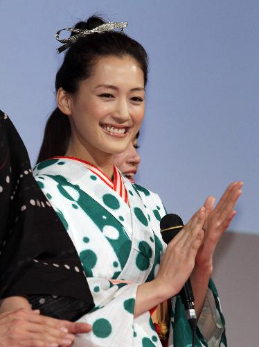 【画像・写真】綾瀬はるか　大沢たかおとの１７歳差愛を否定