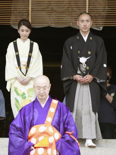 【画像・写真】海老蔵夫妻が結婚報告「麻央も一員として加わらせていただきます」