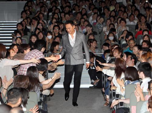 【画像・写真】ハード日程なんの！渡辺謙　帰国すぐ試写会出席