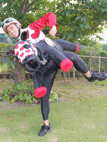 【画像・写真】“出走”直前小島よしお　興南パワーで引退回避だ