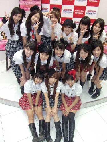 【画像・写真】垣根を越えた１４人　みんなカワイイ「キスキス」