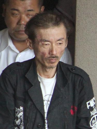 コカイン所持で現行犯逮捕され、神奈川県警本部へ移送される田代まさし容疑者
