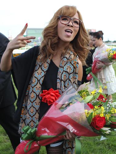 【画像・写真】今度は馬券大当たり！小森純「ついてるくさい」