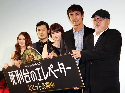 初日舞台あいさつに登場した（左から）北川景子、玉山鉄二、吉瀬美智子、阿部寛、緒方明監督