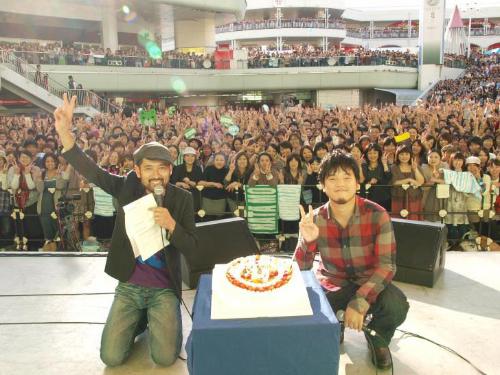 【画像・写真】秦基博「腕パンパン」２０００人とハイタッチ