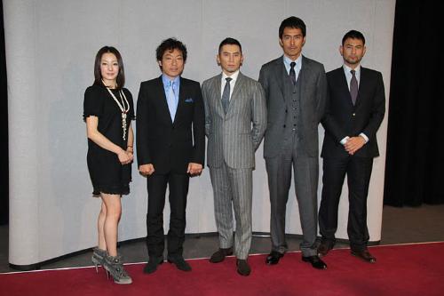 会見に出席した（左から）菅野美穂、香川照之、本木雅弘、阿部寛、藤本隆宏