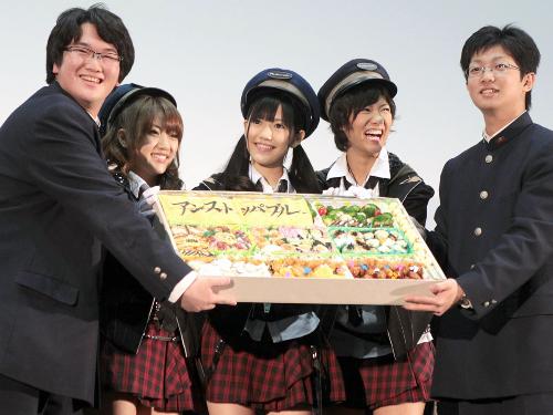 【画像・写真】ＡＫＢ４８　作った巨大駅弁はＡＫＢＥＮ！？