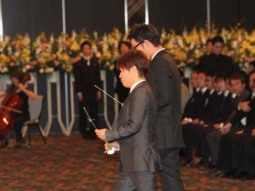 【画像・写真】「桜」を聞き感涙…コブクロ「感謝は音楽活動でお返し」