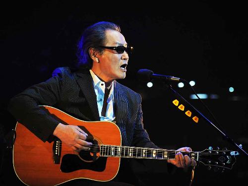 【画像・写真】井上陽水　大人の歌声で２０００人を魅了