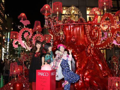 【画像・写真】安田聖愛　ゴージャス美女姿でツリー点灯