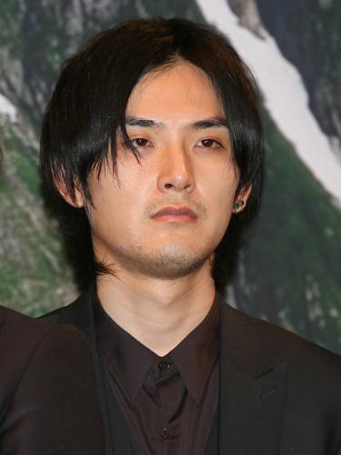 【画像・写真】松田龍平がバイク事故　右折タクシーと衝突