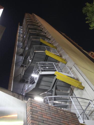 【画像・写真】「ロッドマン似」元Ｊリーガー候補に逮捕状