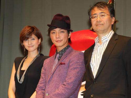 「ばかもの」の完成披露試写会に登場した（左から）内田有紀、成宮寛貴、金子修介監督