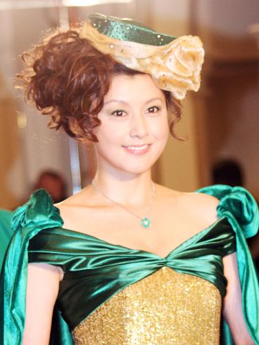 フィオナ姫をイメージしたドレスで登場した藤原紀香