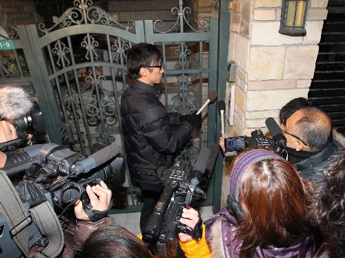 【画像・写真】容疑者逮捕のその時…海老蔵宅突撃も返答なし