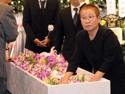 【画像・写真】正司玲児さん葬儀…敏江「ホンマにいってしもうた」