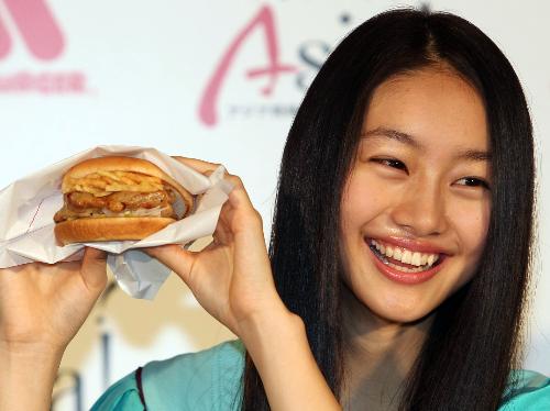 【画像・写真】忽那汐里「お兄さんのよう」水嶋ヒロの処女作買いました