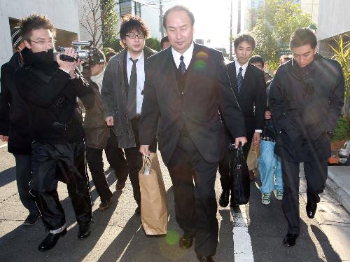 【画像・写真】男性４人が訪問…海老蔵宅のセキュリティー強化か