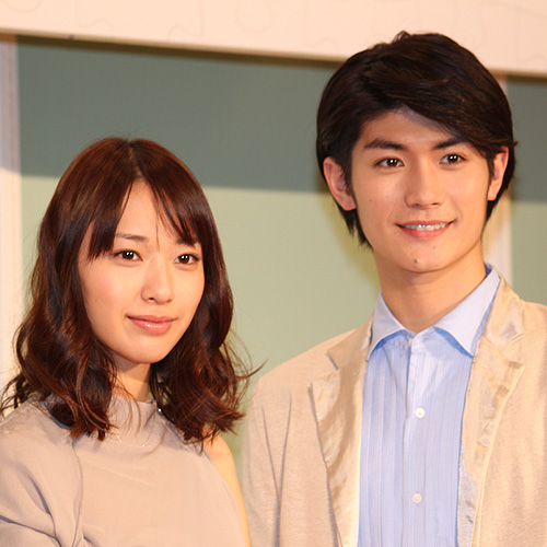 月９ドラマ「大切なことはすべて君が教えてくれた」でW主演を務める戸田恵梨香（左）と三浦春馬