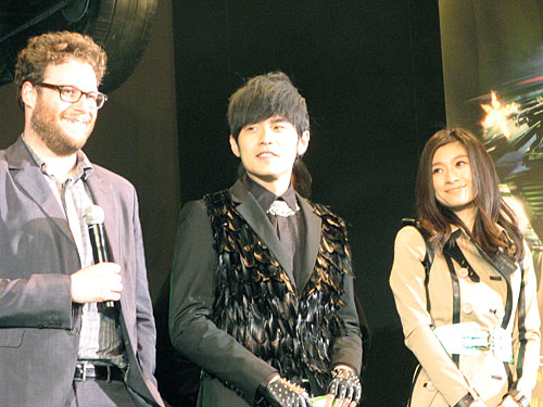 「グリーン・ホーネット」のジャパンブレミアにゲスト参加した篠原涼子と出演のジェイ・チョウ、セス・ローゲン