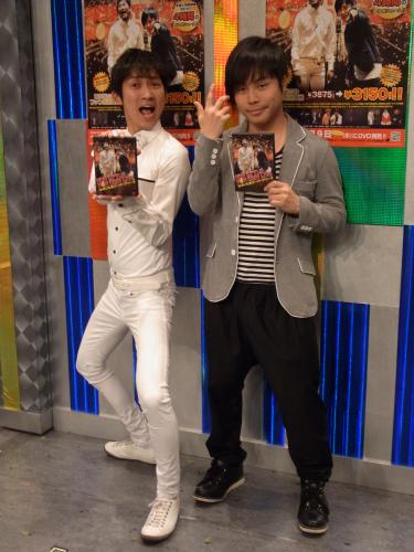 ＤＶＤ発売イベントを行った「ＮＯＮ　ＳＴＹＬＥ」の石田明（左）と井上裕介