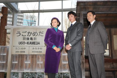 テレビ朝日「砂の器」の制作発表を行った（左から）中谷美紀、玉木宏、小林薫