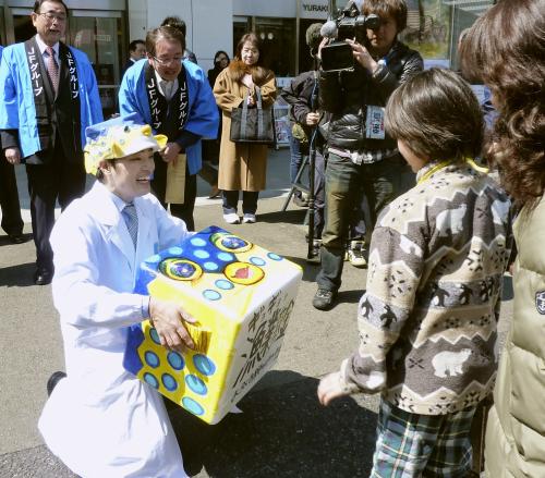 【画像・写真】さかなクンも街頭に立った「早く漁に出られるように」