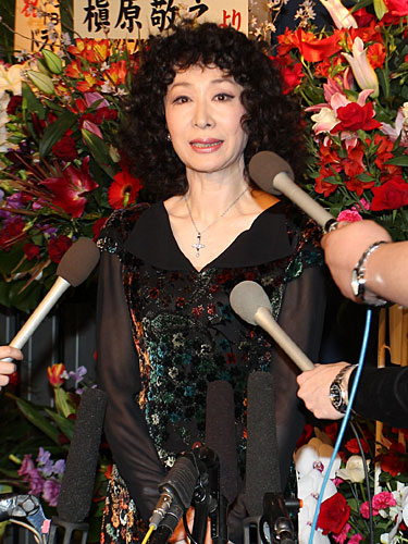 【画像・写真】三田佳子「本当につらい」涙で慈善公演スタート