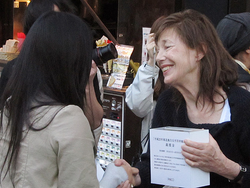 渋谷で募金活動などを行ったジェーン・バーキン
