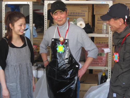 【画像・写真】上戸彩　石原軍団炊き出し飛び入り！共演渡に直談判