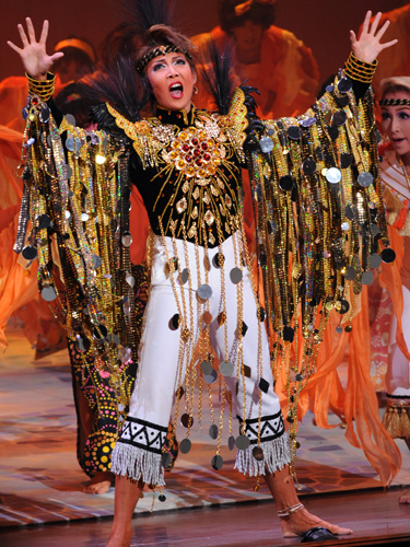 【画像・写真】第９７期生３４人が初舞台！ラインダンスに登場