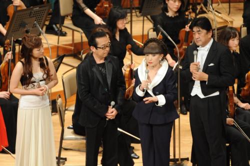 テレビ朝日「題名のない音楽会」の復興応援コンサート、（左から）平原綾香、さだまさし、黒柳徹子、佐渡裕氏