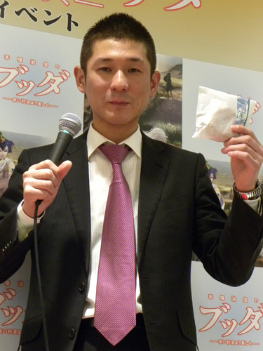 【画像・写真】哲夫　ブッダイベントで「蓮ドーナツ」に舌鼓