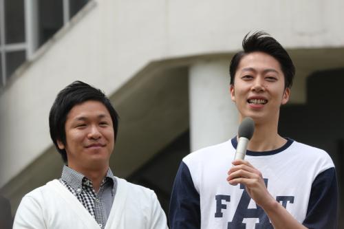「スマイルバザール」記者発表に登場したはんにゃの川島章良（左）と金田哲