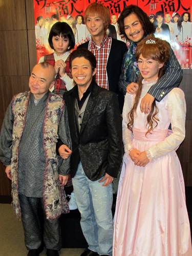 会見に臨んだ（前列左から）酒井敏也、和田、碓井将大（後列左から）柳浩太郎、鈴木裕樹、加治将樹