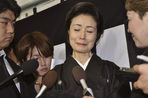 【画像・写真】菅原文太が別れの言葉…岡田東映名誉会長の通夜