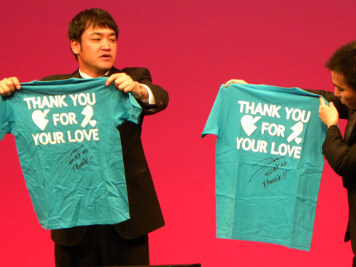 【画像・写真】たむけん　思い出の品出品も会場シ～ン