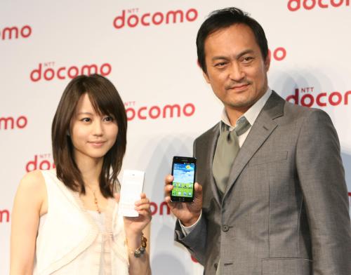 【画像・写真】渡辺謙　２９歳年下の堀北と「あやしい関係で」