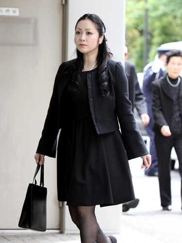 【画像・写真】２カ月ぶり公の場に…小向美奈子“恩人”葬儀に出席