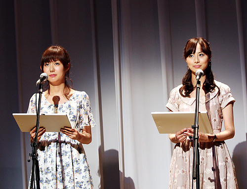 「朗読Ｌｅｇｅｎｄ３」の制作発表に登場し、朗読を披露した山崎夕貴（左）、細貝沙羅両アナ