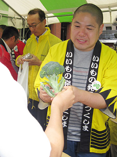 【画像・写真】三瓶、被災者に元気を！でも“お笑い”は断念！？