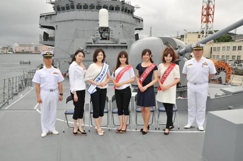 【画像・写真】ミス日本　メッセージ手渡し自衛隊員を激励