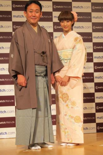 婚活支援サイトのイベントに出席した林家正蔵と藤本美貴