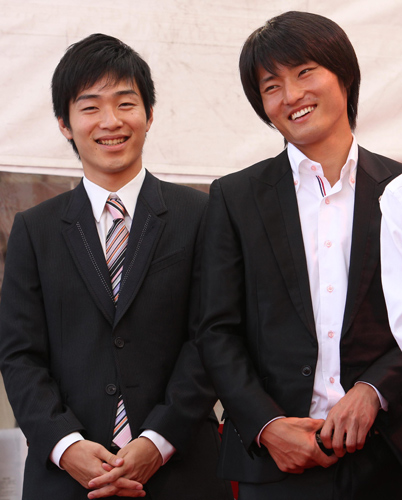 真剣交際が発覚したジャルジャルの福徳秀介（右）。左は相方の後藤淳平＝２０１０年８月撮影