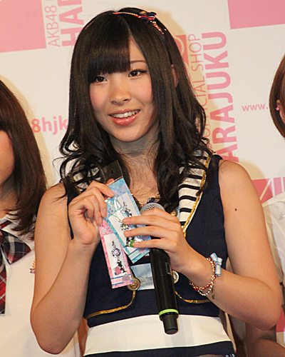 【画像・写真】「竹下通りはアイドルって感じ」ＡＫＢ公式ショップで大ハシャギ