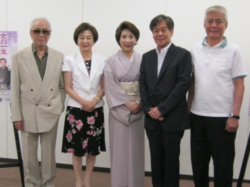 新派舞台「女の一生」製作発表。（左から）安井昌二、司葉子、波乃久里子、風間杜夫、中山仁