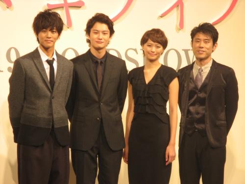 映画「アントキノイノチ」の完成会見に出席した、（左から）松坂桃李、岡田将生、榮倉奈々、原田泰造